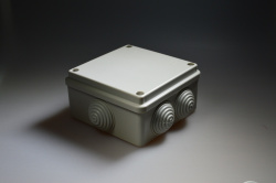 Коробка распаячная 80х80х40